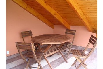 Slovacia Privát Moča, Exteriorul